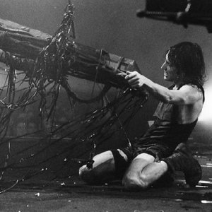 “Nine Inch Nails”的封面