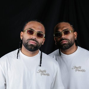 “Criss & Ronny”的封面
