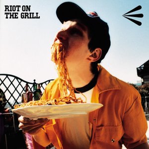 “RIOT ON THE GRILL”的封面