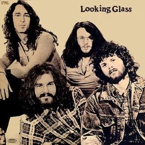 “Looking Glass”的封面