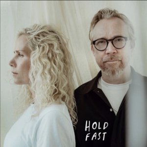 “Hold fast”的封面