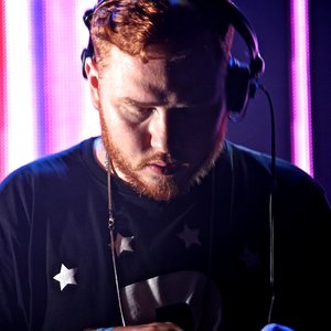 “Julio Bashmore”的封面