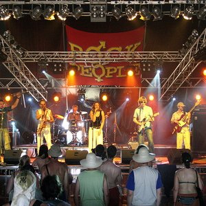 “Sly Rabbits”的封面