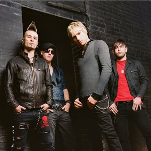 “My Darkest Days”的封面