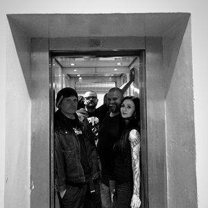 “yell.”的封面