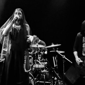 “UNStRUT”的封面