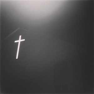 “Holy Cross”的封面