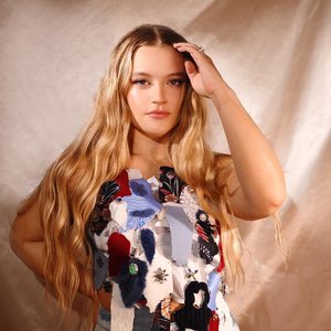 “Charlotte Jane”的封面