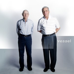 “Vessel (Bonus Tracks Version)”的封面