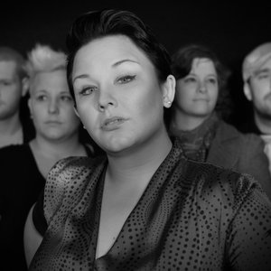 Bild für 'Two Hearts In Ten Bands'