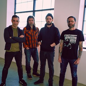 “Cave In”的封面