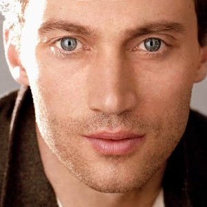 “Bryce Pinkham”的封面