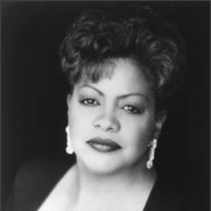 Immagine per 'Carmen Bradford'