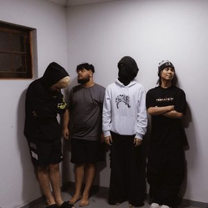 “Underground Contra o Mundo”的封面