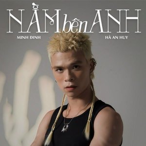 “Nằm Bên Anh”的封面