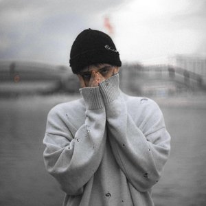 “Бьется”的封面