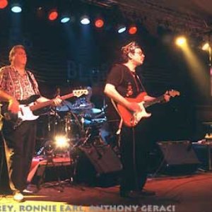 “Ronnie Earl & The Broadcasters”的封面