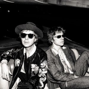 Imagem de 'Cage The Elephant & Beck'