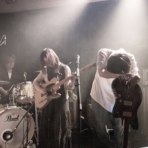 “夜に駆ける”的封面