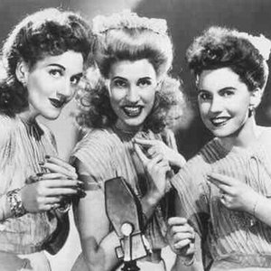 Zdjęcia dla 'Andrews Sisters'