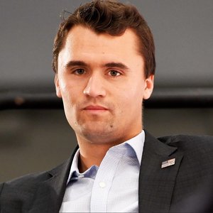 Bild für 'Charlie Kirk'