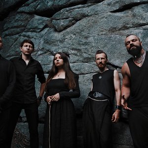 “Chasing Embers”的封面