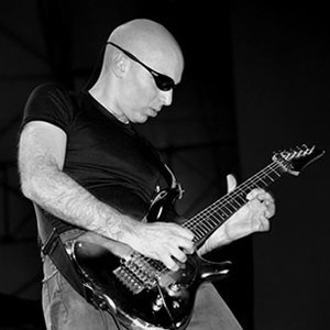 “Joe Satriani”的封面