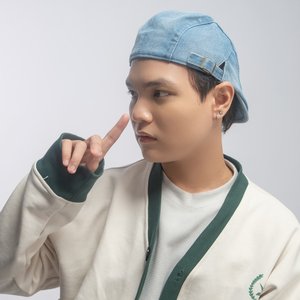 “T.R.I”的封面