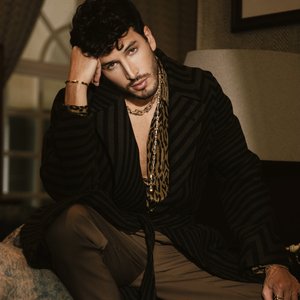 “Sebastian Yatra”的封面