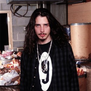 “Chris Cornell”的封面