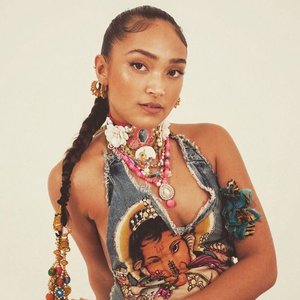 Zdjęcia dla 'Joy Crookes'