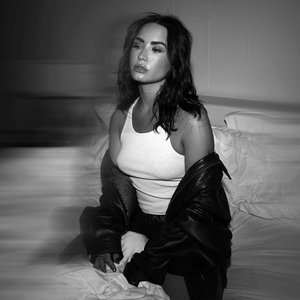 “Demi Lovato”的封面